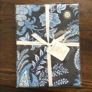 Williams Sonoma 70” round Tablecloth